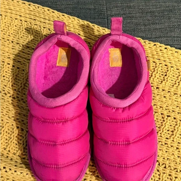 Ugg Girls Pink Quilted Shoes size 5 - Picture 2 of 5